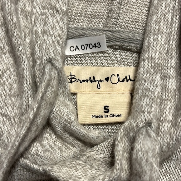 Two small Crop Hoodies - Picture 3 of 5